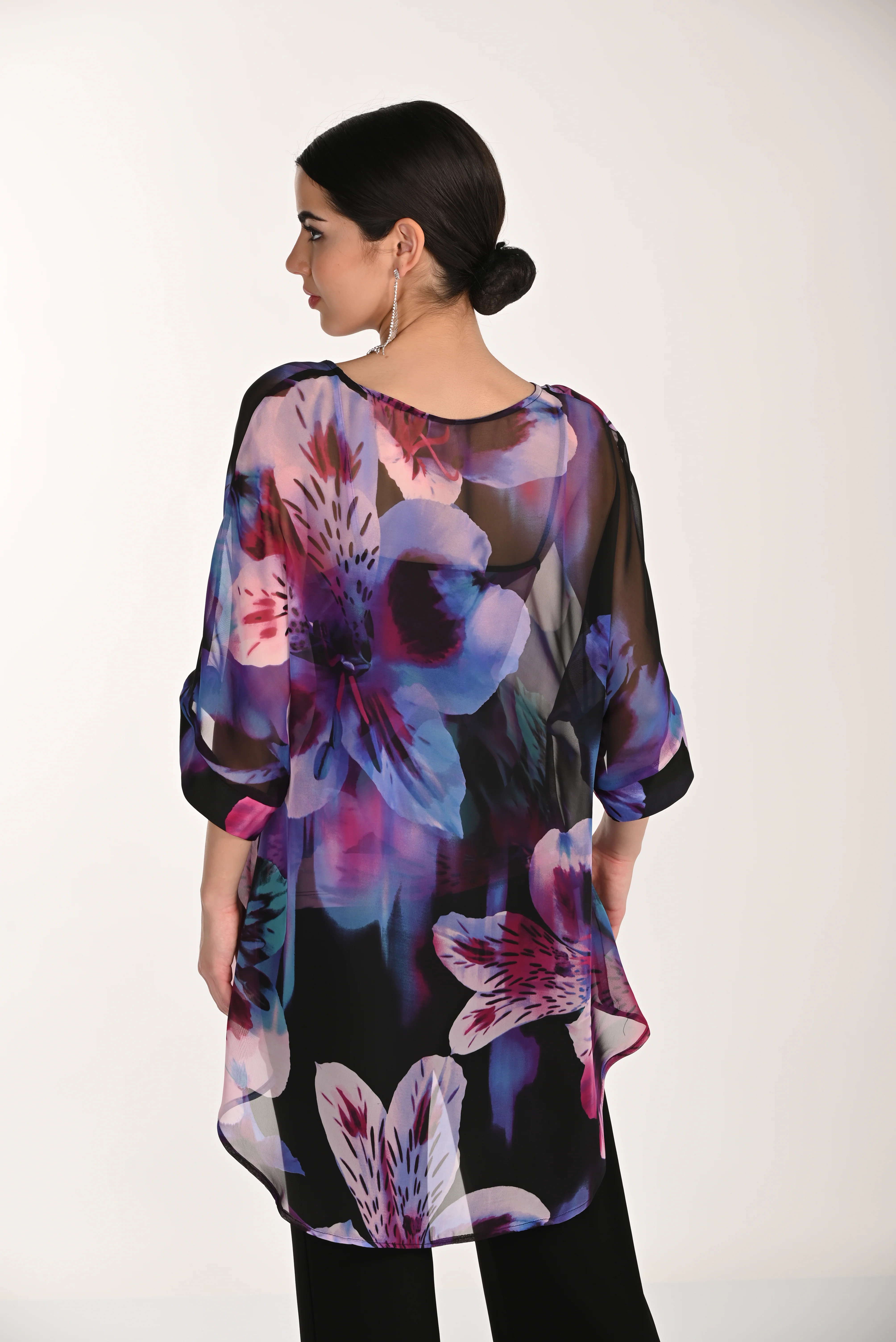 Frank Lyman-268246-Woven Top-Black/Deep Rose - Image 2