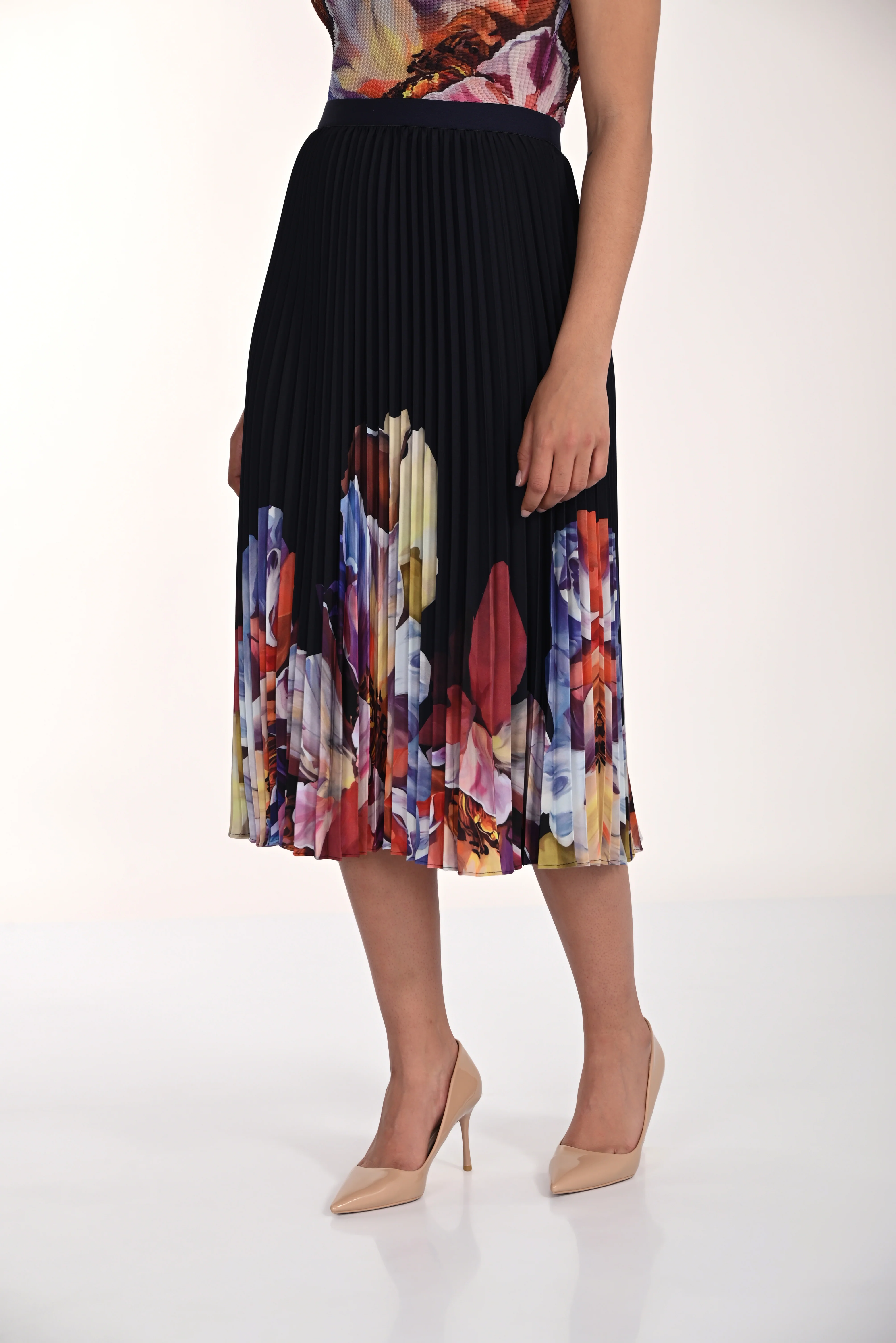 Frank Lyman - Frank Lyman - 266552 - Woven Skirt - Midnight/Multi - Image 3