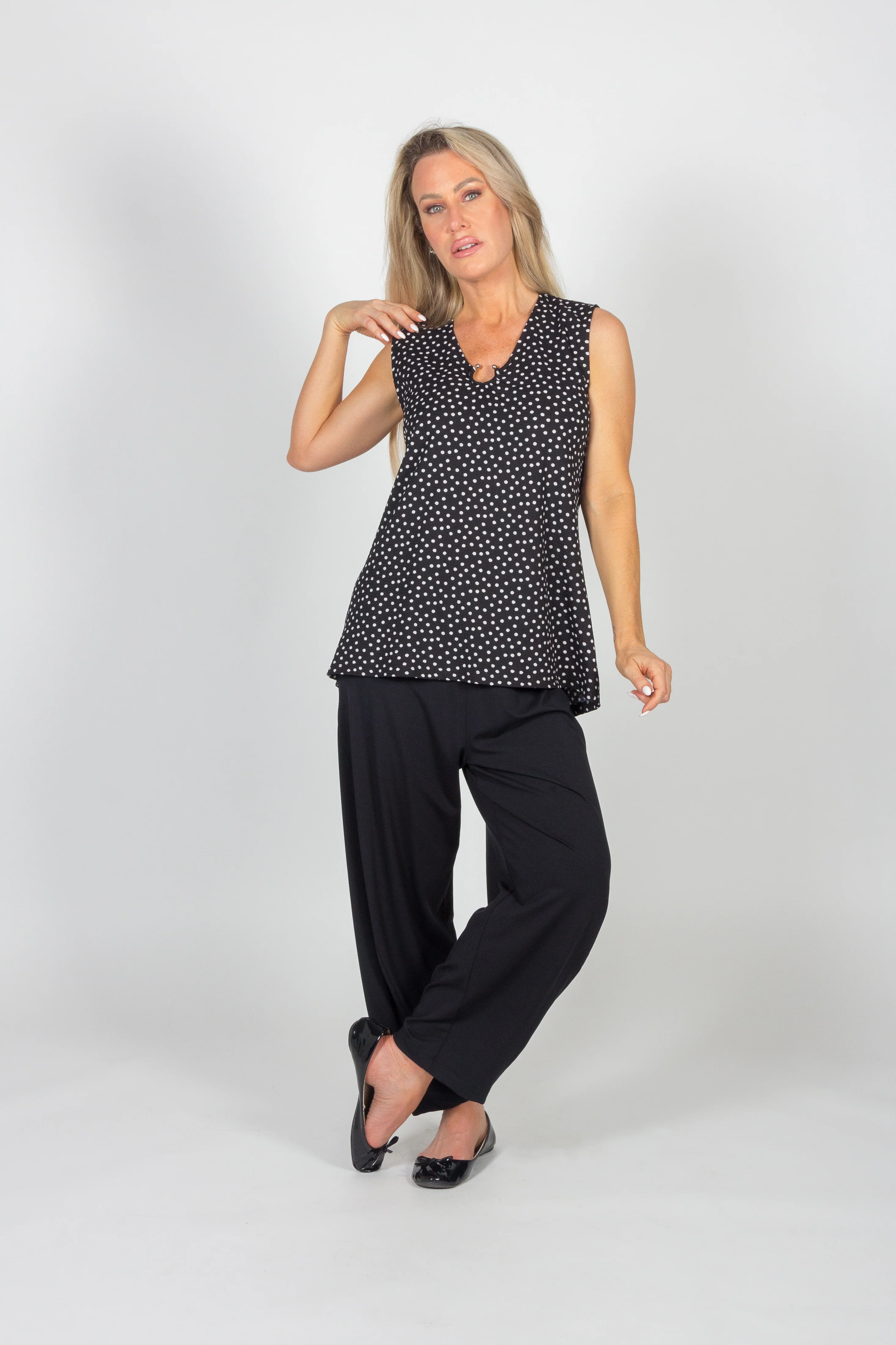 Pure Essence210-2338F-Harem Capri-Black